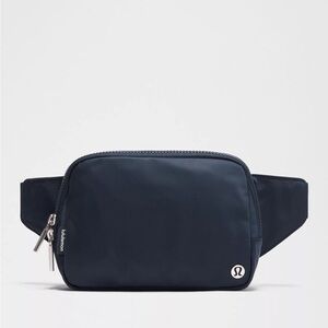 NEW NWT lululemon athletica 2L True Navy Everywhere Belt Bag SOLD OUT, Firm